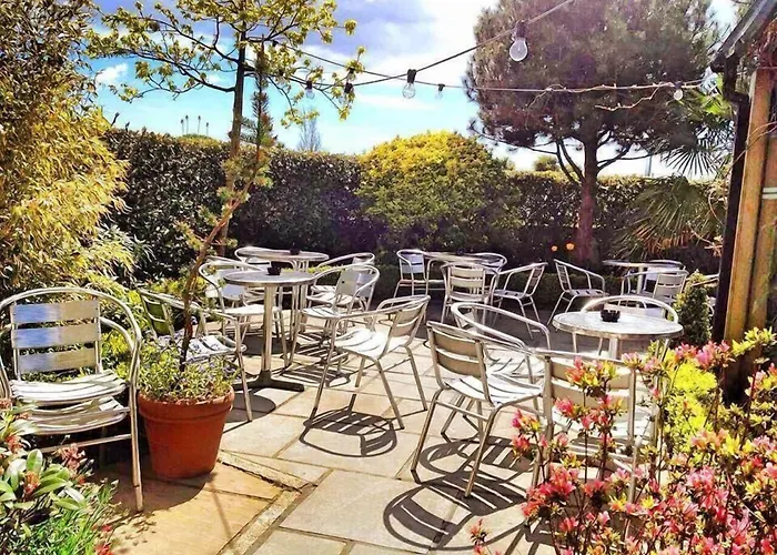 Riverbank House Hotel Ferrybank